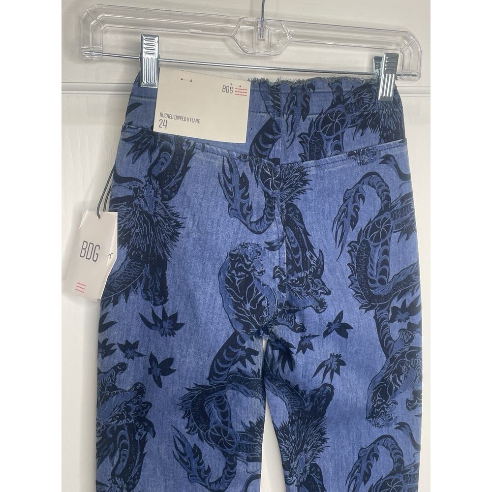 NWT BDG Urban Outfitter Women's Ruched Dipped V Flare Jeans Sz 24 Dragon Floral - Picture 3 of 12